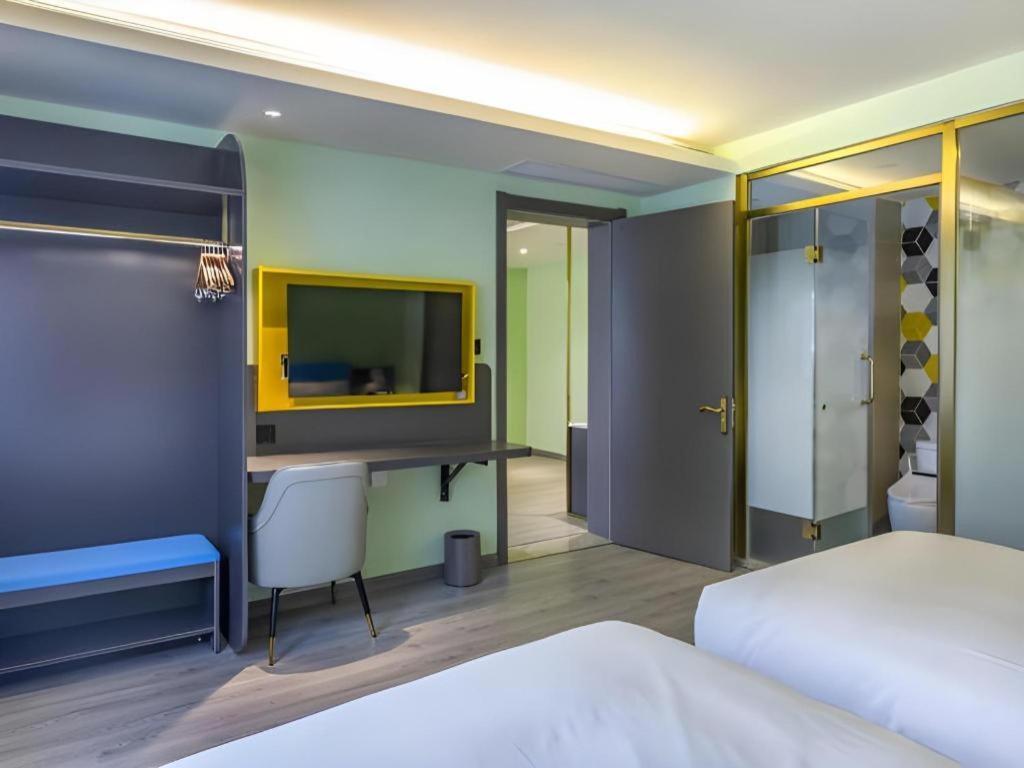 Ibis Styles Capital Airport 2*