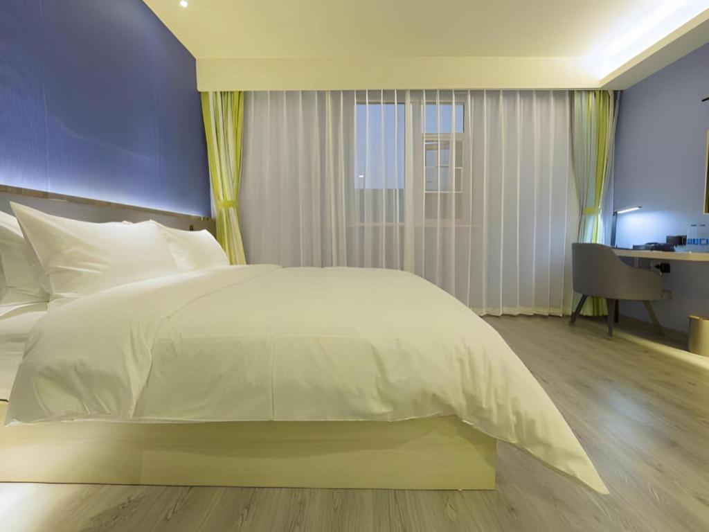Ibis Styles Capital Airport 2*