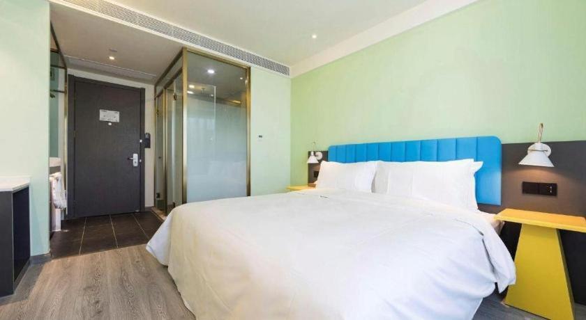 Ibis Styles Capital Airport 2*
